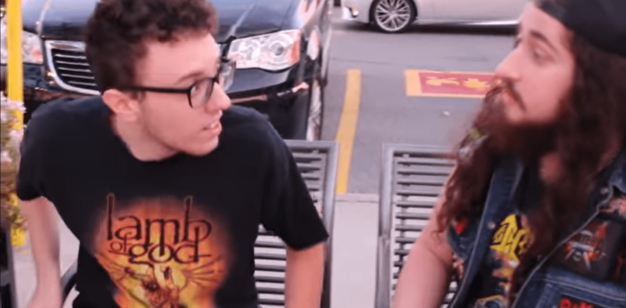 Δείτε τι έπαθε κάποιος που φόρεσε metal T-shirt χωρίς καν να ακούει metal…(Video)
