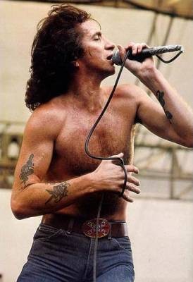 Ω…τι μέρα!BON SCOTT: Let There Be God! 36 χρόνια απουσίας (Απεβίωσε 19/2/1980)