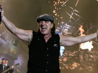 O Brian Johnson απολύθηκε από τους AC/DC?