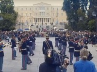 Mπάντα του ελληνικού στρατού παίζει το “Killing In The Name Of” των RAGE AGAINST THE MACHINE!