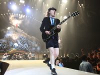 Σταματήστε να κράζετε τους AC/DC!