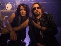 Ο Ace Frehley μαζί με τον Paul Stanley διασκευάζουν κομμάτι των Free!