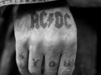 Το τραγούδι των AC / DC “Thunderstruck” βελτιώνει την ισχύ του φαρμάκου κατά του καρκίνου!