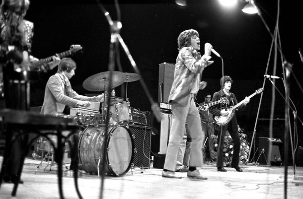 Σαν σήμερα:Η επεισοδιακή συναυλία των Rolling Stones στην Αθήνα.Οι αστυνομικοί φώναξαν στον Jagger «στοπ ρε» & άρχισε το ξύλο!
