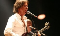 ΚΩΣΤΑΣ ΤΟΥΡΝΑΣ: Θα ανοίξει τη συναυλία των FOREIGNER στην Ελλάδα.