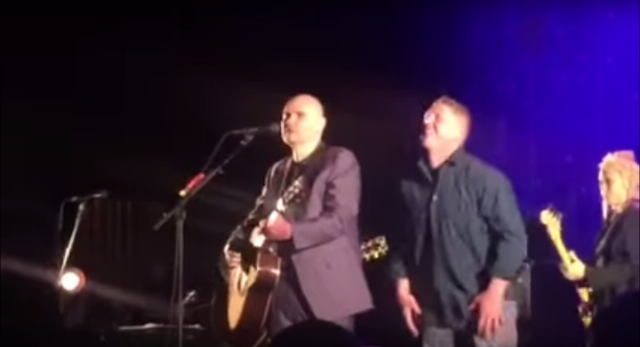 Billy Corgan (SMASHING PUMPKINS) σε οπαδό:”Φύγε από τη σκηνή μου πριν σου δώσω μπουνιά στα μούτρα!”