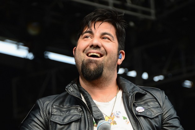 Chino Moreno (DEFTONES): Σπάει το πόδι του επί σκηνής (βίντεο)
