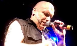 BLAZE BAYLEY: “Σκεφτόμουν χρόνια να τραγουδήσουμε όλοι οι τραγουδιστές των IRON MAIDEN μαζί”