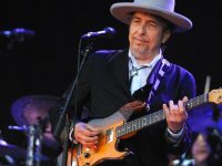 Οπαδός φωνάζει “Free Bird” σε συναυλία του Bob Dylan, και τότε…