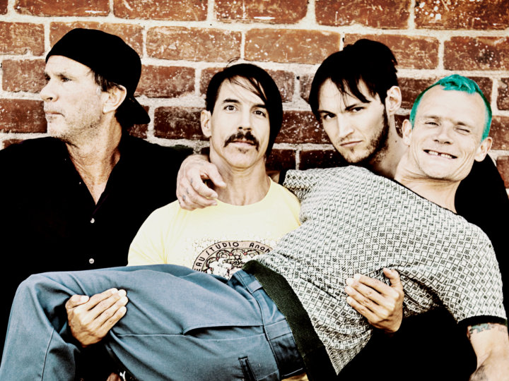 RED HOT CHILI PEPPERS: Ακούστε το νέο τους τραγούδι με τίτλο “We Turn Red”!