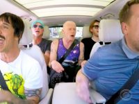 RED HOT CHILI PEPPERS: Απολαύστε τους σε μια απολαυστική karaoke εμφάνιση!