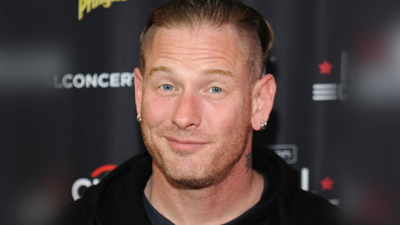 Corey Taylor (Slipknot): Λυπάται που έφυγε από το live και η κοπέλα του οπαδού που εδιωξε από το show