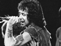 Επέτειος 70 χρόνων από τη γέννηση του BON SCOTT,ενός από τους σπουδαιότερους frontman όλων των εποχών!