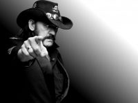 Όταν ο LEMMY δήλωνε:”Όλοι οι πολιτικοί είναι μπάσταρδοι.Δεν έχει σημασία ποιον ψηφίζεις,πάντα θα έχεις σκατένια κυβέρνηση.Τους νοιάζει μόνο ο εαυτός τους & οι τσέπες τους.Είναι όλοι τους ψεύτες και κλέφτες!”
