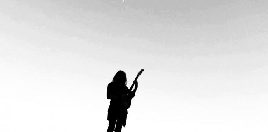 Ακούστε την Rock διασκευη του Μάριου Λουπαση σε παραδοσιακές μουσικές της Κρήτης!