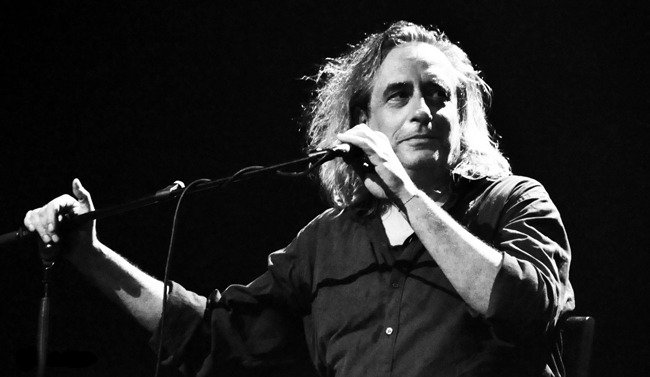 ΓΙΑΝΝΗΣ ΑΓΓΕΛΑΚΑΣ στο RockOverdose: “Πρέπει να αντισταθούμε, αλλιώς θα μας φάει η μαύρη αρκούδα της πολιτικής & των γελοίων κομματαρχών”
