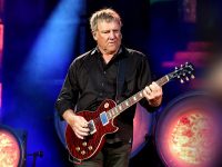 Γενέθλια για τον Alex Lifeson (RUSH), ο οποίος κλείνει σήμερα τα 65 του χρόνια!