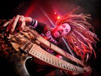 Brian “Head” Welch (KORN): Προτρέπει τους Χριστιανούς οπαδούς να αποδεχτούν την κοινότητα των διεμφυλικών (τρανς)
