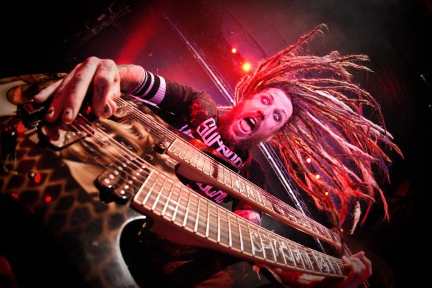 Brian “Head” Welch (KORN): Προτρέπει τους Χριστιανούς οπαδούς να αποδεχτούν την κοινότητα των διεμφυλικών (τρανς)