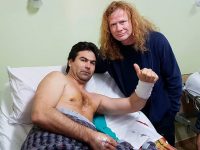 MEGADETH: Ο Mustaine επισκέπτεται στο νοσοκομείο οπαδό που μαχαιρώθηκε στο show τους