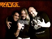 REFUGE: Υπέγραψαν συμβόλαιο με την Frontiers Music Srl!
