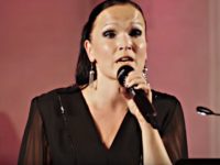 TARJA TURUNEN: Δείτε τις ακουστικές διασκευές της τραγουδιών των Slipknot και των Rammstein!