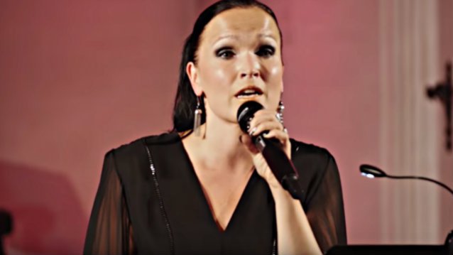 TARJA TURUNEN: Δείτε τις ακουστικές διασκευές της τραγουδιών των Slipknot και των Rammstein!