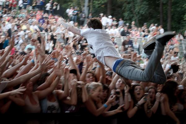 Το χειρότερο stagediving στην ιστορία της Metal! Δείτε το video!