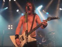 AIRBOURNE: Έπεσε από την σκηνή ο frontman Joel O’Keeffe
