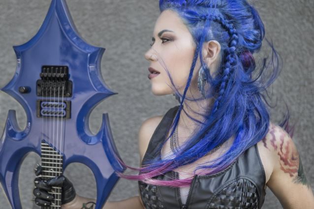 ALISSA WHITE – GLUZ: Υπέγραψε συμβόλαιο με την Napalm Records ως solo καλλιτέχνης!