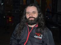 ΒΑΓΓΕΛΗΣ ΚΑΜΑΡΕΤΣΟΣ (ιδιοκτήτης Eightball):”Το metal είναι τρόπος ζωής φίλε!”