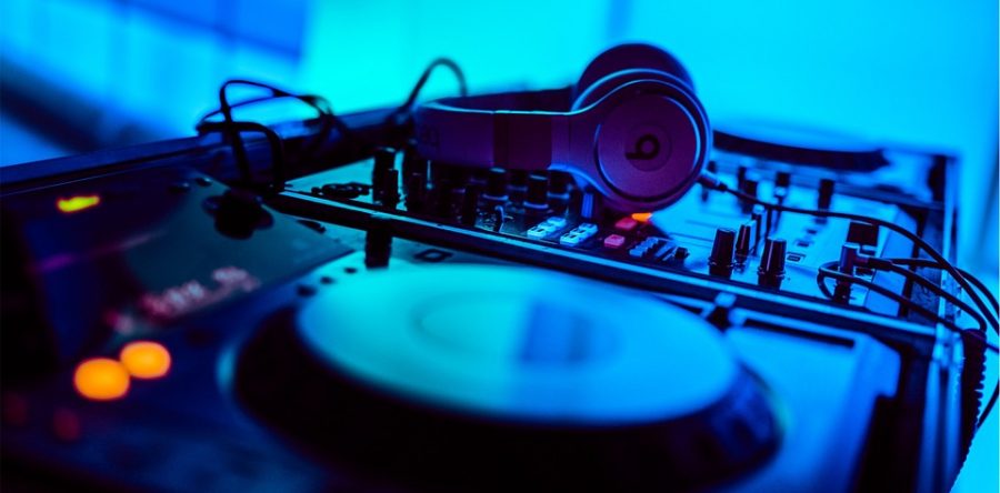 10 ατάκες που δεν πρέπει να πεις στον DJ….
