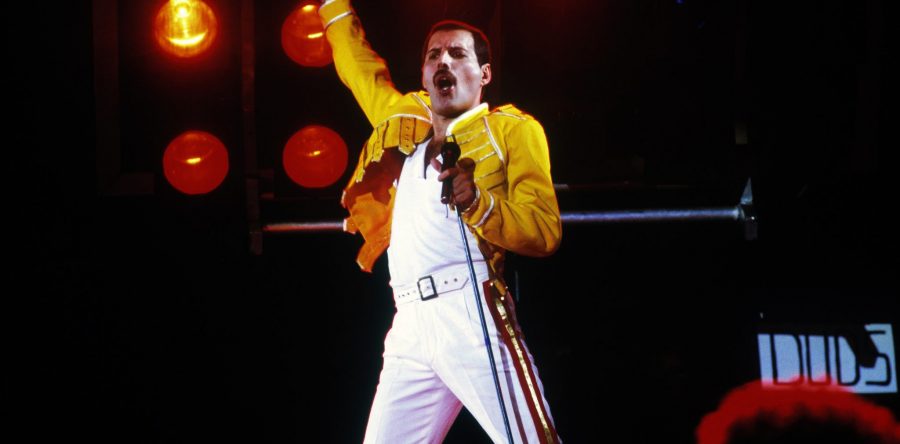 Σαν σήμερα 28 χρόνια πριν, έσβησε η τεράστια φωνή & προσωπικότητα του ιδιαίτερου & αξέχαστου Freddie Mercury!
