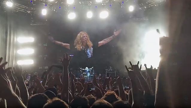 GUNS N’ ROSES: Δείτε βίντεο με τον ντράμερ Steven Adler στην σκηνή!