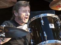 PHIL RUDD: Πίστευω πως οι AC DC έχουν μέλλον και θέλω να είμαι παρόν!