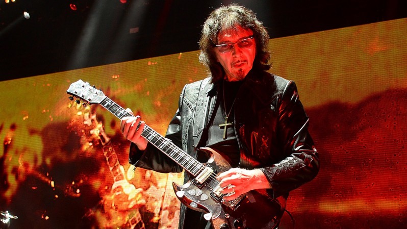 TONY IOMMI: Πιθανή μετάσταση του καρκίνου στον λαιμό του, θα υποβληθεί σε χειρουργική επέμβαση αφαίρεσης όγκου…