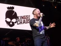 KINGS OF CHAOS: Δείτε την εμφάνιση της μπάντας που αποτελείται από μέλη των SLIPKNOT, GUNS N’ ROSES, STP & LINKIN PARK