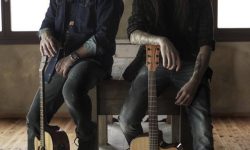 THEO: Νέο βίντεο κλίπ για το κομμάτι “Are you There?” με την συμμετοχή του Φώτη Τάμπα
