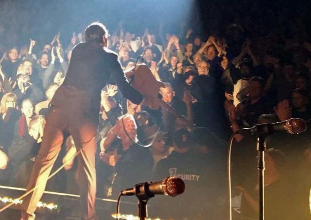 JOE BONAMASSA: Χτύπησε security με την κιθάρα “1951 Fender” επειδή παρενόχλησε οπαδό!