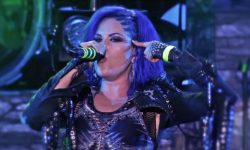 Δείτε την ακουστική διασκευή του “War Eternal” των ARCH ENEMY, η οποία τράβηξε την προσοχή της Alissa White-Gluz
