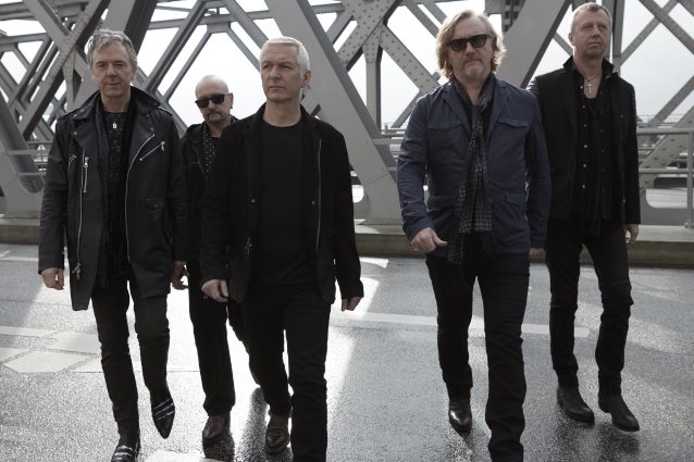 Danny Bowes (THUNDER) στο Rock Overdose:”Στις 19 Μαΐου στη συναυλία μας στην Αθήνα φέρτε τα παπούτσια του χορού μαζί σας. Θα τα χρειαστείτε”.