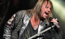 Γενέθλια για τον Vince Neil (MOTLEY CRUE), ο οποίος κλείνει σήμερα τα 60 του χρόνια!