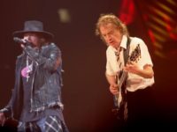 Πιθανή η εμφάνιση του Angus Young με τους Guns N’ Roses στο Sydney!