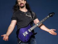 O JOHN PETRUCCI δηλώνει υπέρ του Donald Trump