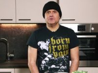 KREATOR: Δείτε τον Mille Petrozza να μαγειρεύει το αγαπημένο του vegan φαγητό!