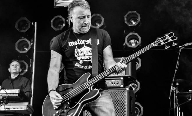 Γενέθλια για τον Peter Hook (JOY DIVISION), ο οποίος κλείνει σήμερα τα 61 του χρόνια!
