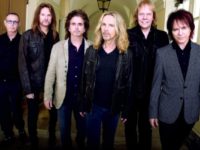 STYX: Ο ντράμερ τους μυνήθηκε από γυναίκα οπαδό λόγω τραυμάτων που της προκάλεσε από ρίψη μπαγκέτας στο πρόσωπο!