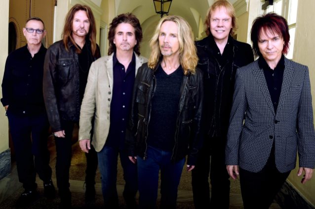 STYX: Ο ντράμερ τους μυνήθηκε από γυναίκα οπαδό λόγω τραυμάτων που της προκάλεσε από ρίψη μπαγκέτας στο πρόσωπο!