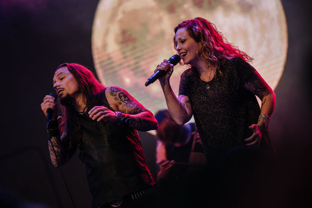 AMORPHIS: Ακούστε το νέο τους live track μαζί με την Anneke van Giersbergen!