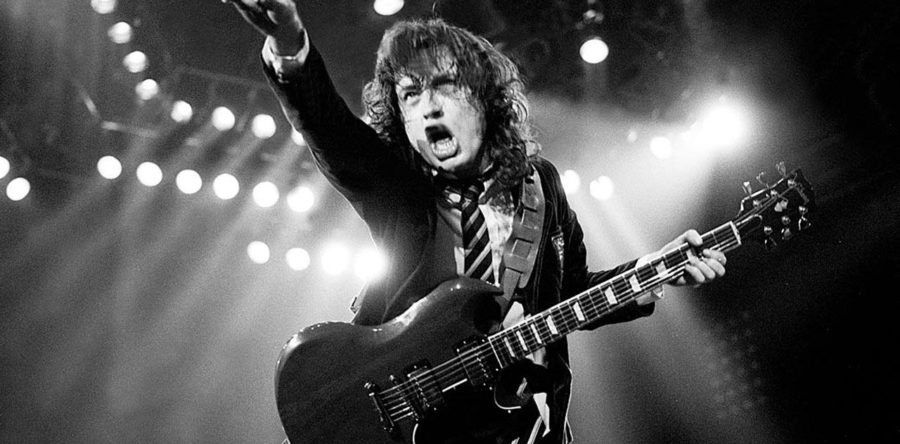 Γενέθλια για τον Angus Young (AC/DC), ο οποίος κλείνει σήμερα τα 62 του χρόνια!